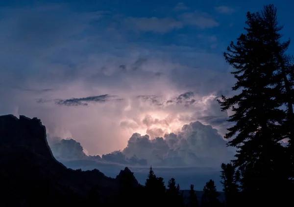 Thunderstorm with lightening and dramatic clouds in Carpathian mountains — Stock Photo, Image