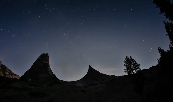 Parabola estrella de montaña en el parque nacional Ergaki Rusia — Foto de Stock