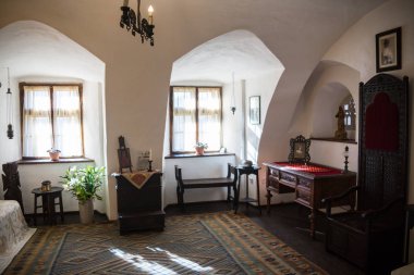 Kepek, Romanya - 19 Kasım 2016: İç Drakula Şatosu. Drakula efsanesi bağlı çeşitli mekanlar arasında.