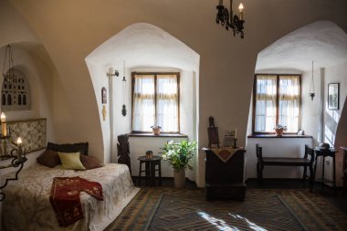 Kepek, Romanya - 19 Kasım 2016: İç Drakula Şatosu. Drakula efsanesi bağlı çeşitli mekanlar arasında.