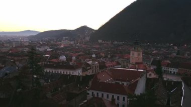 Brasov şehir merkezinde, Siyah kilise, ortaçağ kenti görünümü kadar