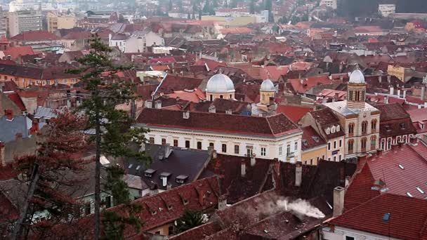 Brasov εκκλησία στο κέντρο της πόλης, μαύρο, μεσαιωνική πόλη προβολής — Αρχείο Βίντεο