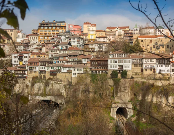 Veliko Tarnovo en un hermoso día de verano, Bulgaria — Foto de Stock