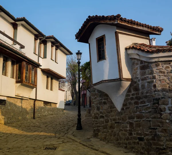 Strada tipica del centro storico di Veliko Tarnovo, Bulgaria — Foto Stock