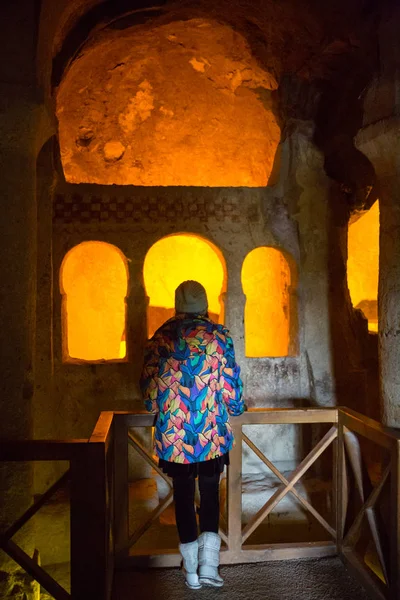 Заброшенный меловой подземный пещерный монастырь, подземная церковь в Калаче Воронежской области, один из самых интересных пещерных монастырей России — стоковое фото