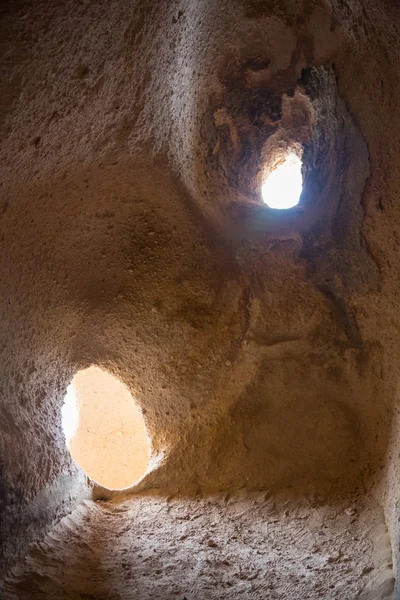 Roche calcaire avec trou tunnel Tunnel à travers le calcaire Australie occidentale — Photo