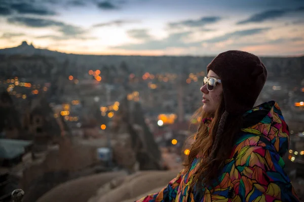 Girl looking at balloons in Cappadocia — Stock Photo, Image