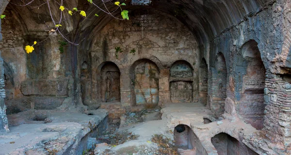 Ruínas do grego antigo, Antalya, Turquia — Fotografia de Stock