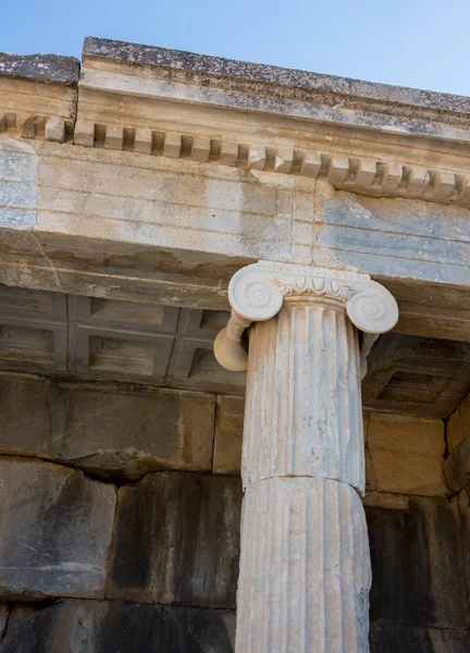 İyonik sipariş, ancient Olympia sütununda — Stok fotoğraf