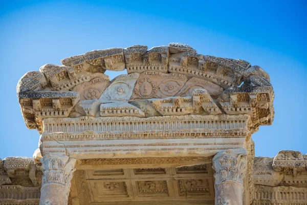 Selcuk, Izmir - Turkey. 25 November 2014. Celsus Library. The Ancient City of Ephesus in Selcuk, Izmir - Turkey — Stock Photo, Image