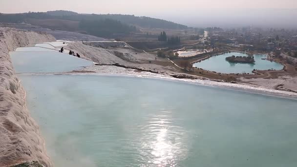 Água em piscinas e formações de travertino em Pamukkale, Turquia — Vídeo de Stock