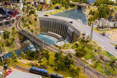 Baraj ve gökkuşağı Grand-sahte Müzesi olan Şehir Petersburg St.