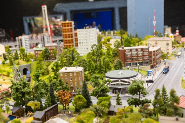 Şehir Petersburg St Grand-sahte Müzesi vadide tepeden panoramik görünümdür.