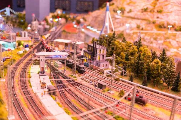 Caminhos de ferro em uma estação ferroviária O Museu Grand-Mock é a cidade de São Petersburgo . — Fotografia de Stock