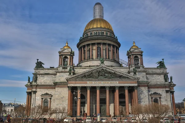 Исаакиевский собор или Исаакиевский собор в Санкт-Петербурге - крупнейший в городе русский православный собор. Это самая большая православная базилика . — стоковое фото