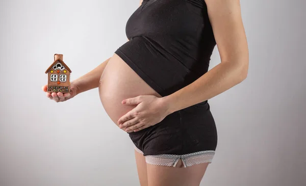 Hauskredit während der Schwangerschaft im Studio bekommen — Stockfoto