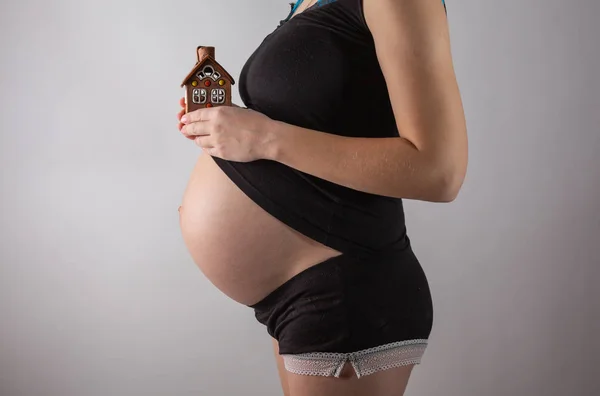 Hauskredit während der Schwangerschaft im Studio bekommen — Stockfoto