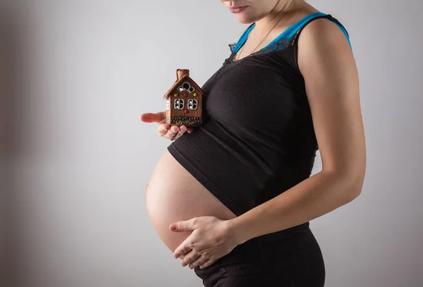 Отримання домашнього кредиту під час вагітності в студії — стокове фото