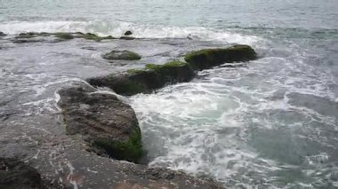 Phuket plaj denizi, yaz aylarında deniz manzarası. Karon Sahili, Phuket, Tayland.