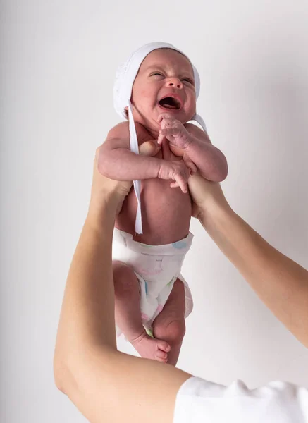 Anne bebeğe yumuşak ilgi — Stok fotoğraf