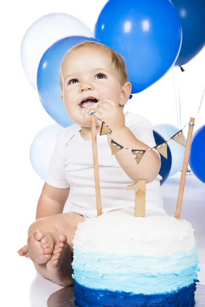 Baby smashing cake — Stock Photo, Image