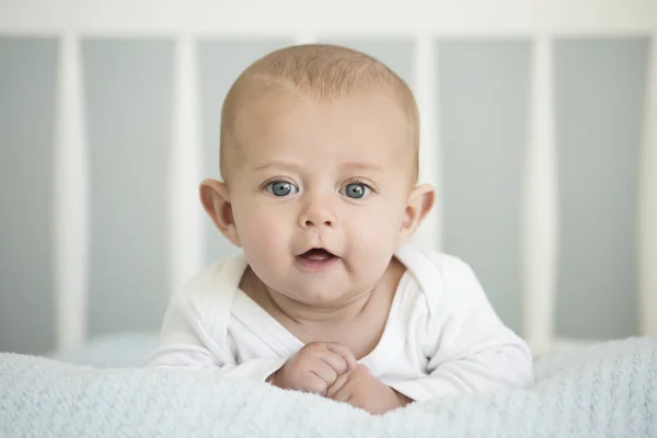 Caucásico bebé niño — Foto de Stock