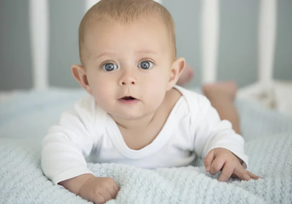 Caucásico bebé niño — Foto de Stock