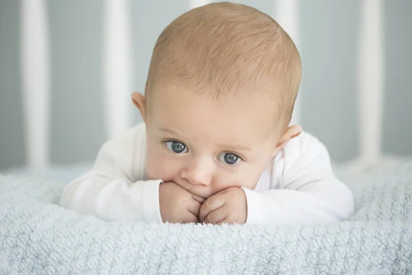 Caucásico bebé niño —  Fotos de Stock