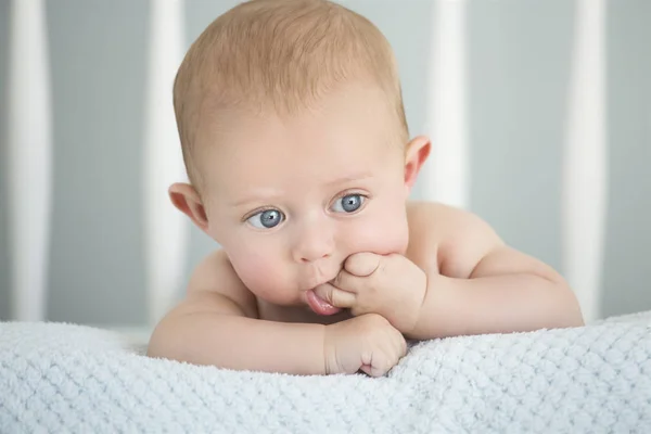 Caucásico bebé niño — Foto de Stock