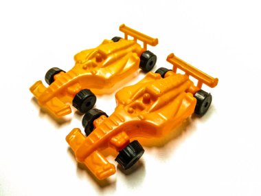 Oyuncak araba resmi.