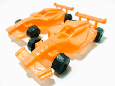 Oyuncak araba resmi.