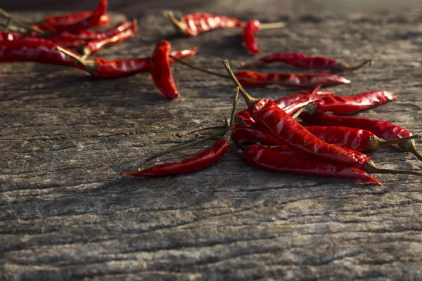 Los Chiles Rojos Secos Suelo Madera Viejo Están Cocina Especias — Foto de Stock