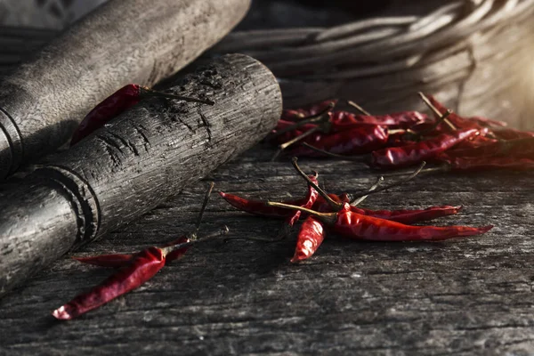 Los Chiles Rojos Secos Suelo Madera Viejo Están Cocina Especias — Foto de Stock