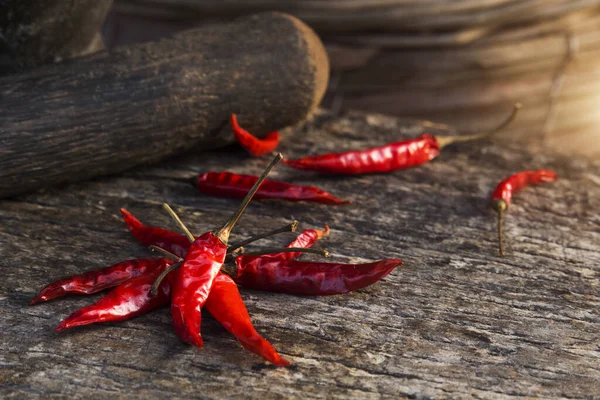 Los Chiles Rojos Secos Suelo Madera Viejo Están Cocina Especias — Foto de Stock