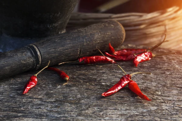 Los Chiles Rojos Secos Suelo Madera Viejo Están Cocina Especias — Foto de Stock