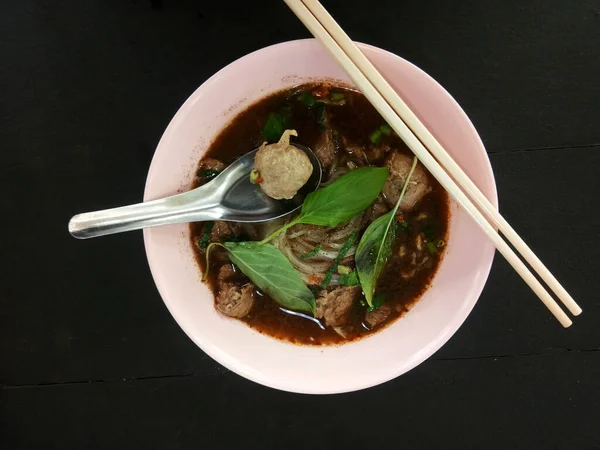 Braised Beef Noodles Cup Top View Old Black Wooden Floor — Stock Photo, Image