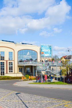 Pilsen, Çek Cumhuriyeti - 28 Ekim 2019: Plzen, Çek Cumhuriyeti 'ndeki Teknoloji Bilimleri Merkezi. Çocukları bilim ve onun prensipleri konusunda eğitmek için yapılan sergi. Turist eğlencesi