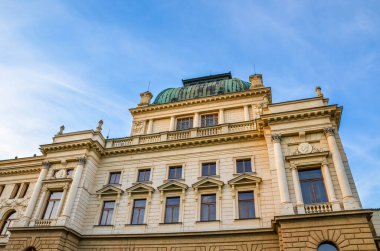 Pilsen, Bohemya, Çek Cumhuriyeti 'ndeki tiyatronun tarihi binası. Neo-Rönesans mimarisi tarzında yeni sanat öğeleriyle inşa edilmiş bir ev. Turistik eğlence, kültürel miras.