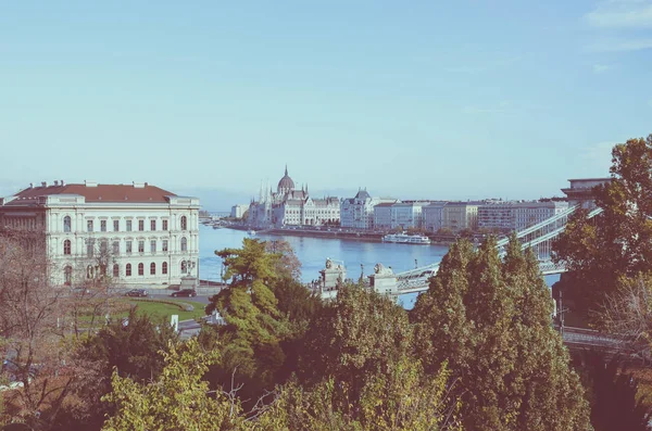 Schöne Stadtlandschaft Von Budapest Ungarn Mit Szechenyi Kettenbrücke Über Die — Stockfoto