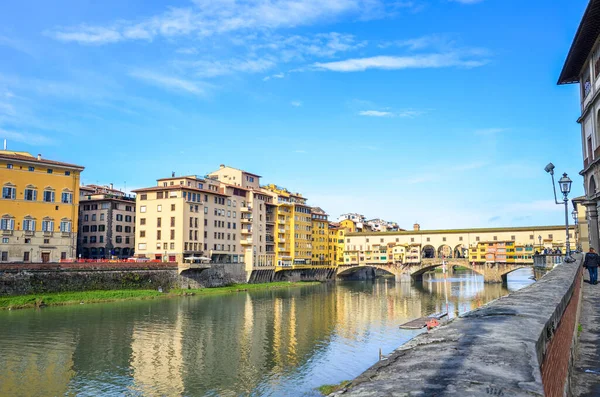 Kända Ponte Vecchio Bridge Medeltida Stenbro Över Arno River Florens — Stockfoto