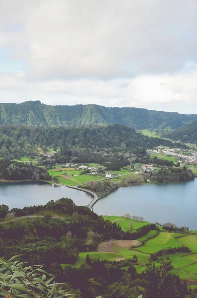 Increíble Vista Laguna Azul Pueblo Sete Cidades Desde Mirador Miradouro —  Fotos de Stock