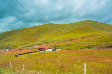 Aşağıda Chengdu, Çin için dağ evleri