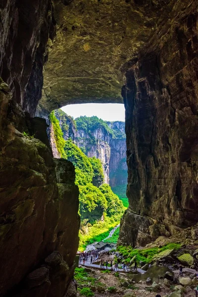 Wulong Karst limestone rock formations in Longshui Gorge Difeng, an important constituent part of the Wulong Karst World Natural Heritage. China — Stock Photo, Image