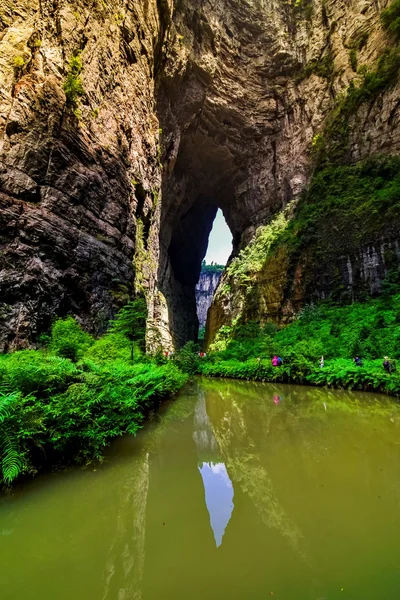 Wulong Karst limestone rock formations in Longshui Gorge Difeng, an important constituent part of the Wulong Karst World Natural Heritage. China — Stock Photo, Image