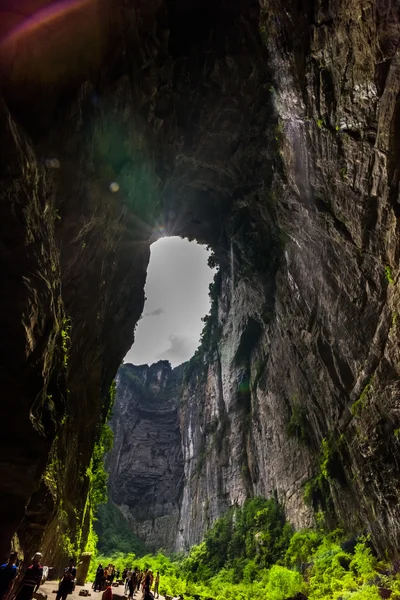 Wulong Karst limestone rock formations in Longshui Gorge Difeng, an important constituent part of the Wulong Karst World Natural Heritage. China — Stock Photo, Image