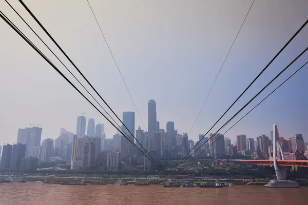 Drapacze chmur i rzeki Jangcy. Chongqing, Chiny — Zdjęcie stockowe