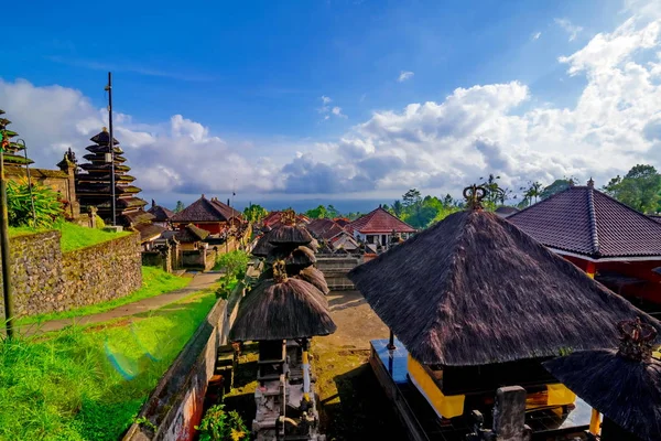 Taman ayun tempel (bali, indonesien) an einem schönen sonnigen tag — Stockfoto