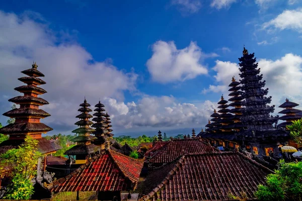 Храм Таман Аюн (Бали, Индонезия) в прекрасный солнечный день — стоковое фото