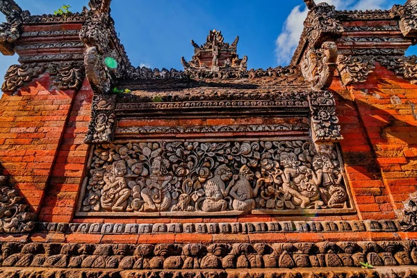 Entrada principal del templo de campo en Bali, Indonesia . — Foto de Stock