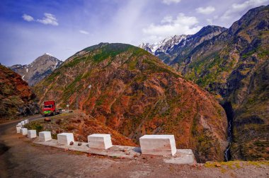 Karakurum karayolu ve Vadisi görüntülemek